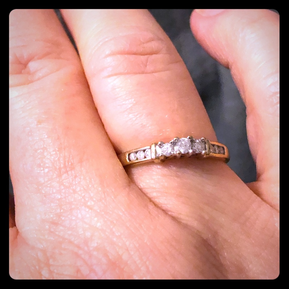 3/4 tcw natural diamonds in 14kt gold.